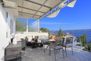 Fotografia z galérie ubytovania Holiday house with a swimming pool Omis - 19020 v Omise