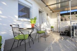 Fotografia z galérie ubytovania Holiday house with a swimming pool Omis - 19020 v Omise