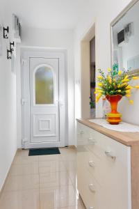 Fotografia z galérie ubytovania Family friendly house with a parking space Trogir - 19247 v Trogiri