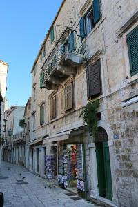 an alley in an old stone building with a store at Apartments with parking space Omis - 19051 in Omiš