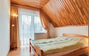 Łóżko lub łóżka w pokoju w obiekcie Holiday Home Mielno Akacjowa Ii