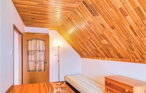 Łóżko lub łóżka w pokoju w obiekcie Holiday Home Mielno Akacjowa Ii