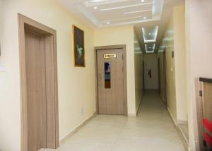 Gambar di galeri bagi MITOS LUXURY SUITES (BODE THOMAS) di Lagos