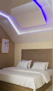 Katil atau katil-katil dalam bilik di MITOS LUXURY SUITES (BODE THOMAS)