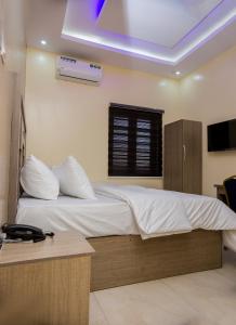 Televisyen dan/atau pusat hiburan di MITOS LUXURY SUITES (BODE THOMAS)