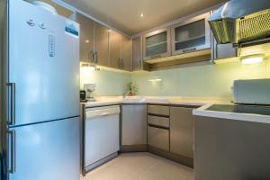 Η κουζίνα ή μικρή κουζίνα στο Patong Tower apartment by Lofty