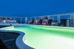 Bazén v ubytovaní Perla Verde Hotel alebo v jeho blízkosti