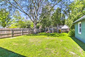 Taman di luar Appleton Abode Near Lake Winnebago and Downtown