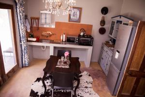 O bucătărie sau chicinetă la Koekeloer Selfcatering Cottages +84 fotografii