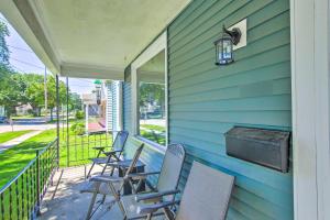Balkoni atau teres di Appleton Abode Near Lake Winnebago and Downtown