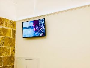 TV a/nebo společenská místnost v ubytování Corte Gabellone - dimora storica