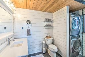 Ένα μπάνιο στο Alpine Retreat with Hot Tub and Mountain Views! +19 φωτογραφίες