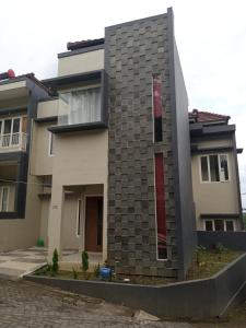 Το κτήριο όπου στεγάζεται  η βίλα +16 φωτογραφίες