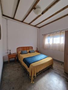 a bedroom with a bed and a window in it at Casa Tomas in Güimar