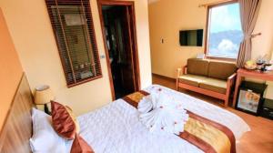 Postel nebo postele na pokoji v ubytování Heart Of Sapa Hotel
