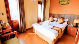 Postel nebo postele na pokoji v ubytování Heart Of Sapa Hotel