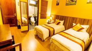 Postel nebo postele na pokoji v ubytování Heart Of Sapa Hotel