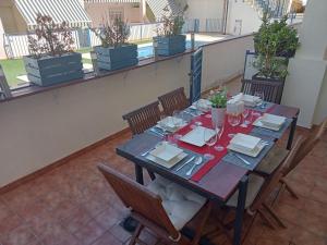 Zdjęcie z galerii obiektu PLAYA ALMARDA CORINTO, PISCINA, WIFI,2 TERRAZAS, BARBACOA,TRANQUILo w mieście Sagunto