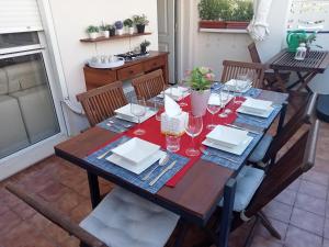 Zdjęcie z galerii obiektu PLAYA ALMARDA CORINTO, PISCINA, WIFI,2 TERRAZAS, BARBACOA,TRANQUILo w mieście Sagunto