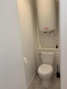 Et badeværelse på Superbe studio à 100 mètres de la plage + 12 billeder