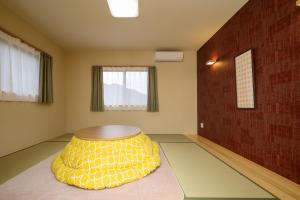 Ένα ή περισσότερα κρεβάτια σε δωμάτιο στο 日本の秘境で味わう絶品地鶏 ジローのおうち +44 φωτογραφίες