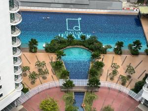 A piscina em ou perto de Datum Jelatek MHQ NAF Perfect, Relaxing, Sky Ring Bridge