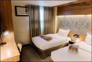 L' Meridian Suites客房内的一张或多张床位