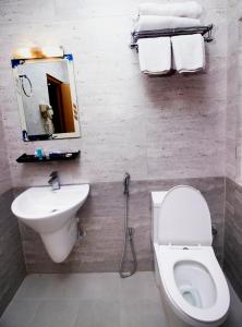 A bathroom at Hotel Tapas