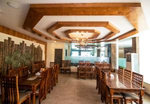 A restaurant or other place to eat at Hotel Tapas