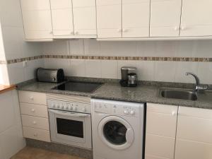 Kuchnia lub aneks kuchenny w obiekcie L' Azotea del Sol appartement typique