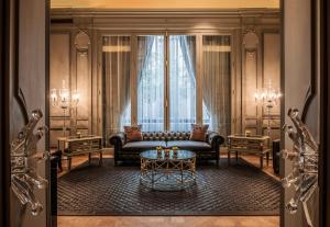 Coin salon dans l'établissement The Peninsula Paris
