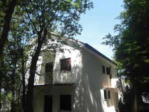 Zdjęcie z galerii obiektu Apartments with a parking space Soline, Krk - 19337 w mieście Dobrinj