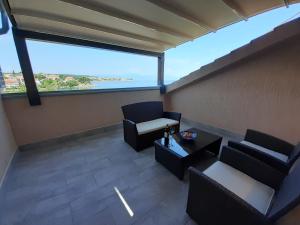 Fotografie z fotogalerie ubytování Apartments by the sea Vantacici, Krk - 19306 v destinaci Malinska