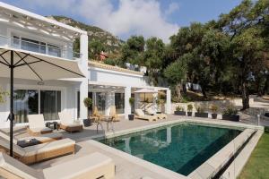 Bazén v ubytování Nisos Villas Corfu nebo v jeho okolí