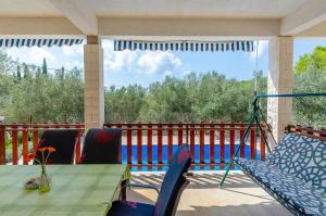 Balkón alebo terasa v ubytovaní Family friendly house with a swimming pool Cove Gradina, Korcula - 19317