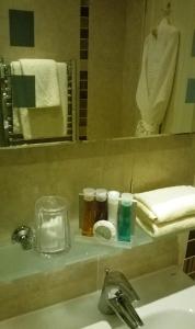 a bathroom counter with a sink and a mirror at Albany House in Penrith