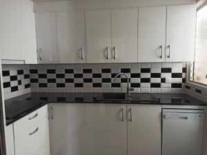A kitchen or kitchenette at Palamos Carrer Del Mar Még 3 kép