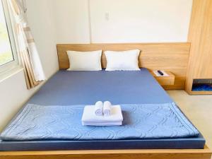 Postel nebo postele na pokoji v ubytování Nhà Nghỉ LÂM ANH