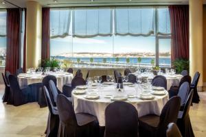 Restoran või mõni muu söögikoht majutusasutuses Hotel URH Palacio de Oriol