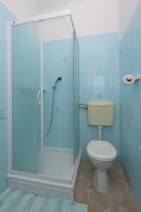 Koupelna v ubytování Apartments and rooms by the sea Banjol, Rab - 19692 + 26 fotografií