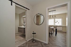 a bathroom with a mirror and a dining room at Quartier 23 in Nordhorn