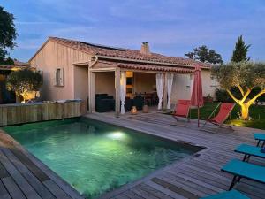 Bazén v ubytovaní Villa avec piscine privée à Sainte Lucie alebo v jeho blízkosti