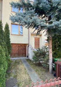 Vonkajšia záhrada v ubytovaní Bella Casa Economy Villa - Skibowa, close to Bielany