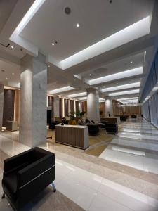 Ruang duduk di Apartment podomoro deli city lexington tower +34 gambar