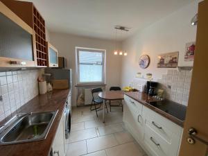 Kuchyň nebo kuchyňský kout v ubytování Wunderschöne Ferienwohnung in Nagel am See