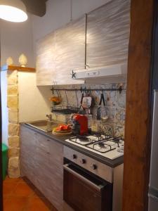 a kitchen with a stove and a stove top oven at La casetta di Tina in Marzamemi