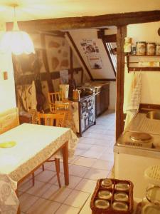 Kuchyň nebo kuchyňský kout v ubytování Chambre d'Hôtes chez Nadine Hamm