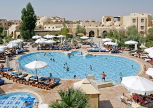 Der Swimmingpool an oder in der Nähe von Three Corners Rihana Resort El Gouna