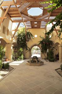 Ein Garten an der Unterkunft Three Corners Rihana Resort El Gouna