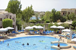 Der Swimmingpool an oder in der Nähe von Three Corners Rihana Resort El Gouna